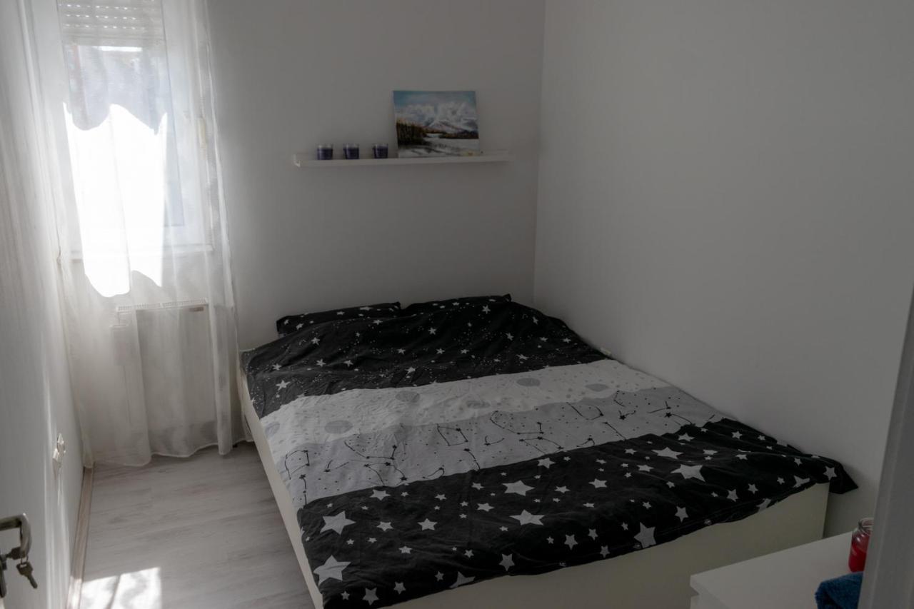 Apartamento Stan Na Dan 021 Novi Sad Exterior foto